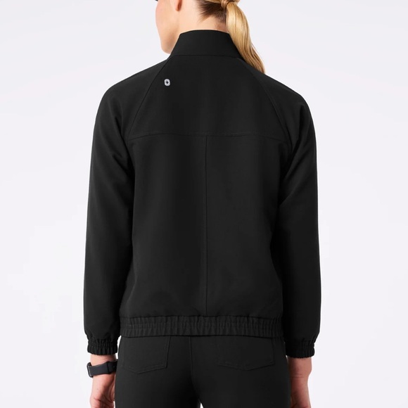 FIGS- Sydney Performance scrub jacket in black with embroidery - Picture 4 of 6
